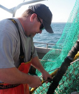 Phil Ruhle Jr. of Point Judith, RI aboard his Sea Breeze Too, working on CFRF’s drop chain conservation gear engineering project to reduce flounder bycatch in small-mesh fisheries. (CFRF photo)
